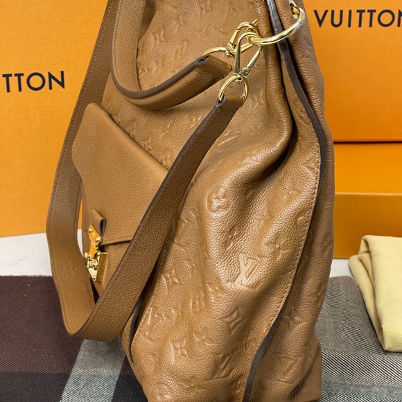 Louis Vuitton Metis Hobo Empreinte Handbag - Picture 3 of 16